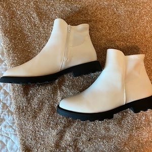 Size 12 white rainboots